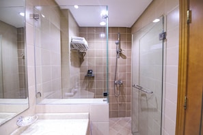 Hair dryer, slippers, towels, soap - Bab al-maltazam concorde hotel (Makkah)