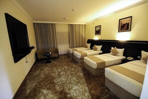 4 人部屋 | 防音設備、WiFi (無料)