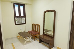 مكتب وواي فاي مجانًا وتسهيلات لدخول الكراسي المتحركة