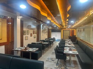 مطعم