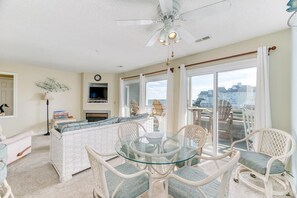 TV, stereo - PC812 - Water-Front Condo in Pirates Cove with Community Pool and More! (Manteo)
