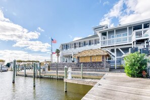 Exterior - PC812 - Water-Front Condo in Pirates Cove with Community Pool and More! (Manteo)