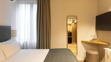 Quarto casal standard, 1 quarto | Quartos à prova de som, ferros/tábuas de passar roupa, Wi-Fi de cortesia