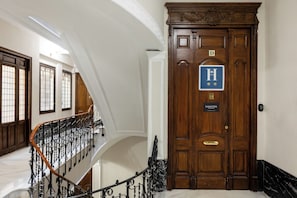 Property entrance - Colectia Stays Gran Vía (Madrid)