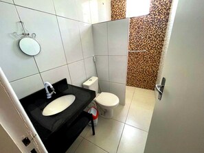 Toallas, jabón, papel de baño 