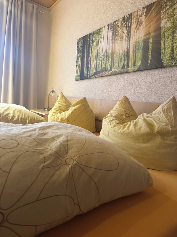 1 chambre, bureau, fer et planche à repasser, accès au Wi-Fi (inclus)