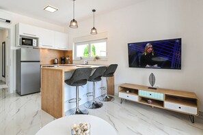 Apartment, 1 Bedroom | Private kitchen | Fridge, oven, stovetop, dishwasher - Apartments Break with Pool (Novalja)