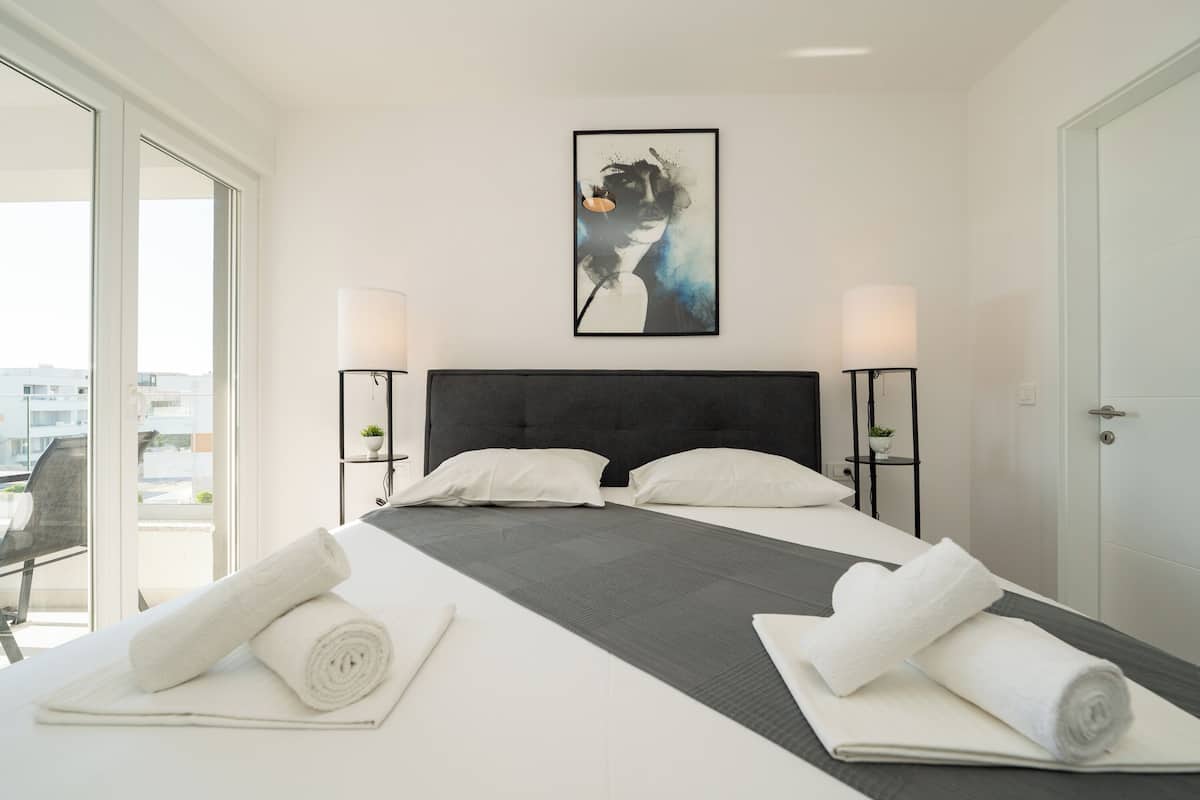 Deluxe Apartment, 2 Bedrooms, 2 Bathrooms | Individually decorated, free cribs/infant beds, free WiFi, bed sheets