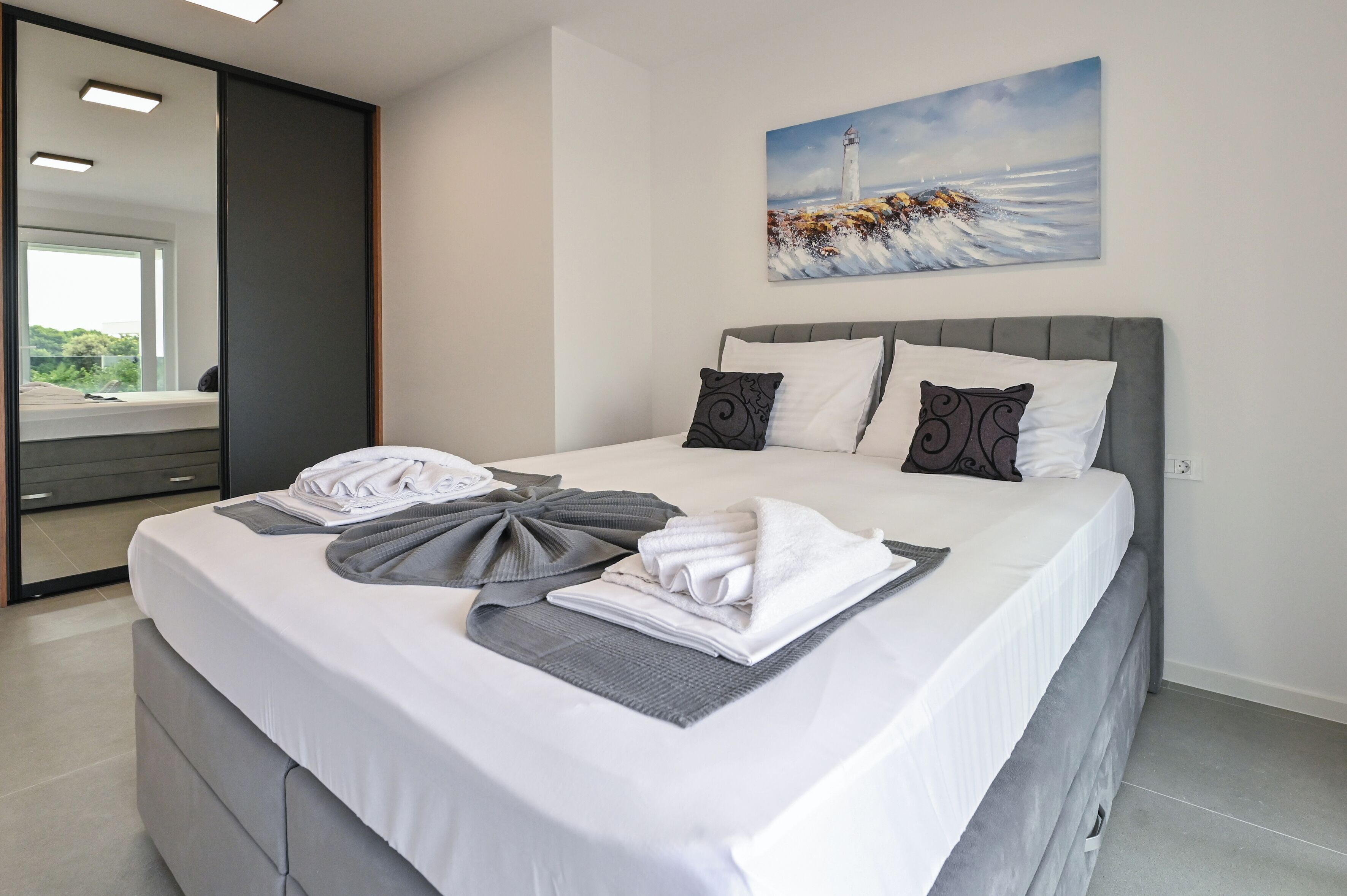 Individually decorated, iron/ironing board, free WiFi, bed sheets