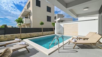 Seasonal outdoor pool, open 9:00 AM to 9:00 PM, sun loungers