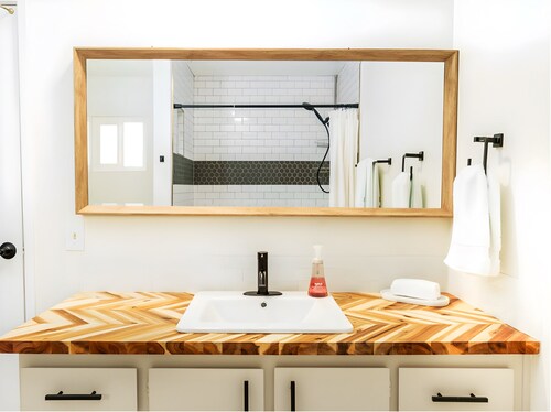New: Sunny Palm Springs 1BR Oasis