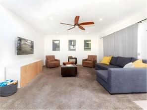 Smart TV - New: Sunny Palm Springs 1BR Oasis (Palm Springs)