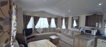 3-bed Caravan - Sleeps 8 - Pool