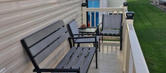 Meadow View 3-bed Caravan - Sleeps 8 - Petfriendly
