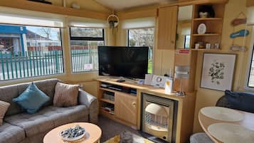 Chalet | Living area | TV, fireplace