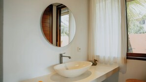 Bathroom - Alcyone House Ubud  (Ubud)