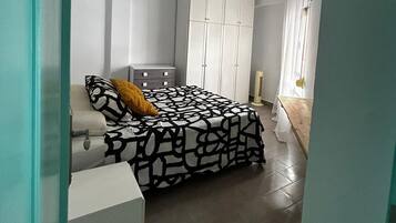 3 slaapkamers, een strijkplank/strijkijzer, wifi, beddengoed