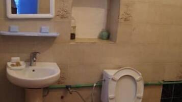 Hårføner, håndklær, såpe og toalettpapir