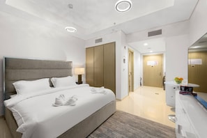 Iron/ironing board, WiFi, bed sheets