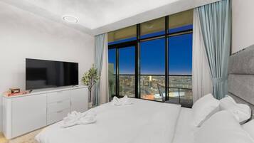 Tabla de planchar con plancha, wifi, ropa de cama