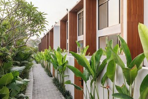 Property grounds - SOLAIR Pererenan 2 bdr Loft #1 with pool and rooftop barbeque (Bali)