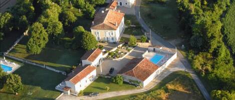 المنشأة من الخارج