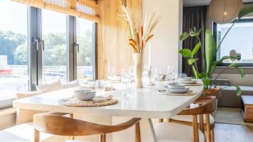 Apartment | 3 bilik tidur, meja, Internet