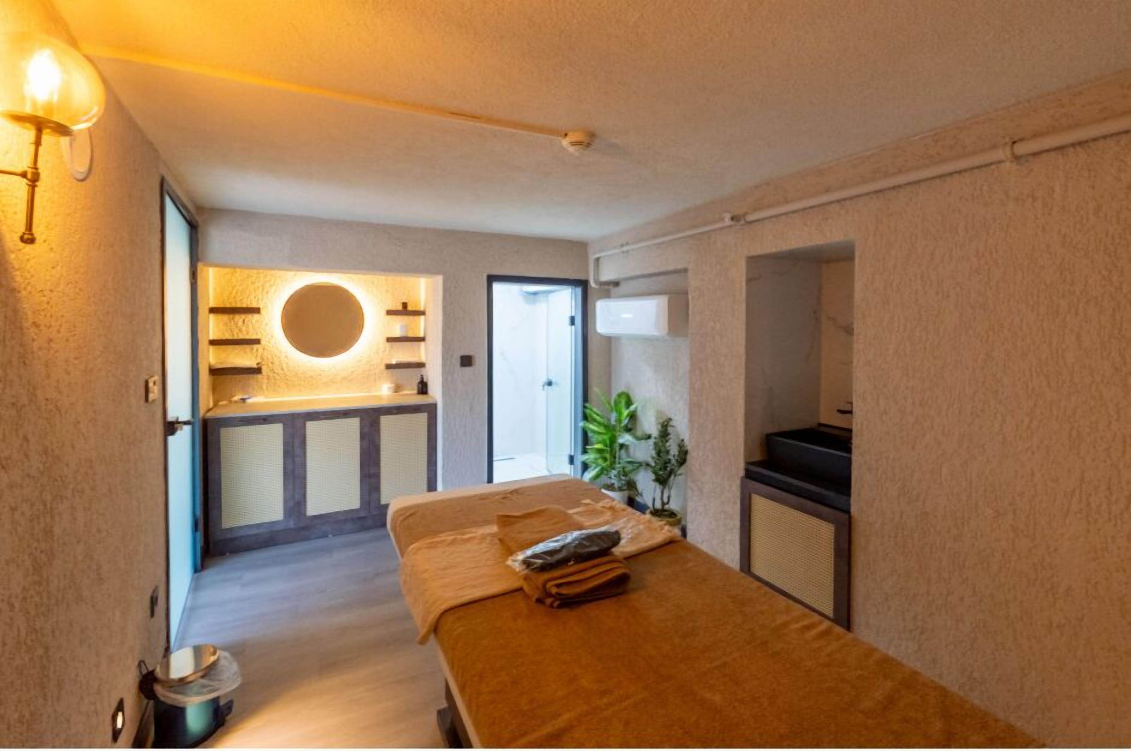 熱石按摩、深層組織按摩、瑞典式按摩、產前按摩、泰式按摩、運動按摩