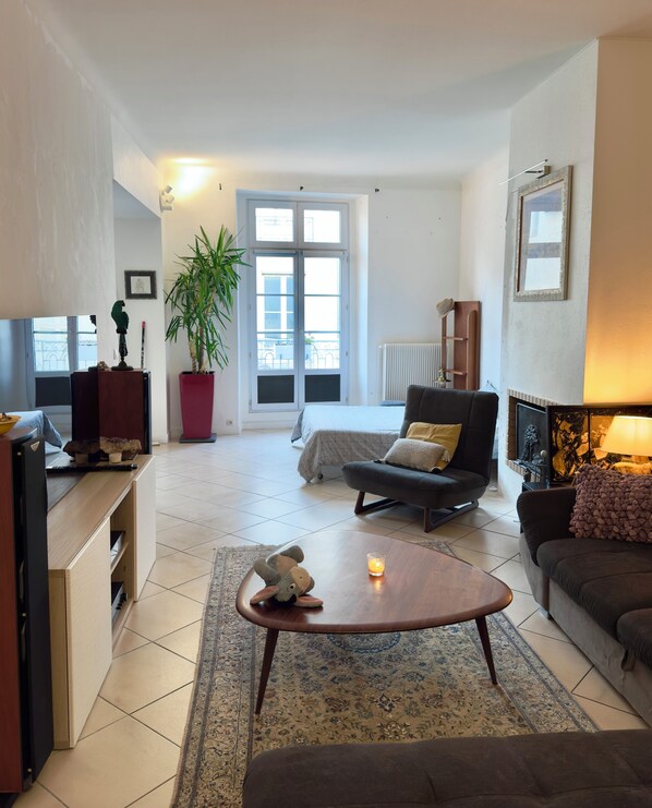 Smart TV - Hypercentre 105 m² charming apartment (Nantes)