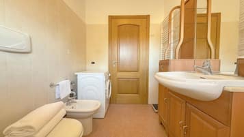 Apartment | Bathroom