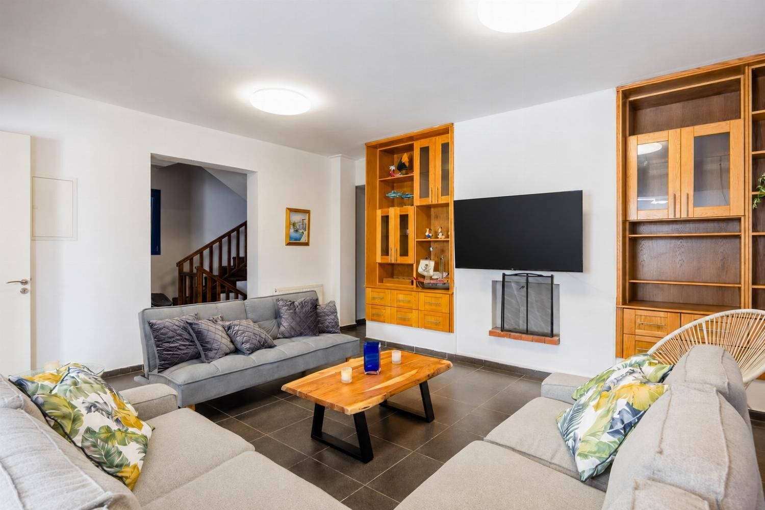 TV, fireplace