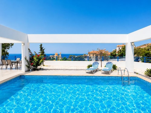 Villa Eagles Nest - Four Bedroom Villa, Sleeps 8