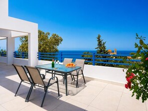 Outdoor dining - Villa Eagles Nest - Four Bedroom Villa, Sleeps 9 (Pachyammos)