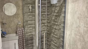 Estudio | Baño | Bañera y ducha independientes y bañera profunda