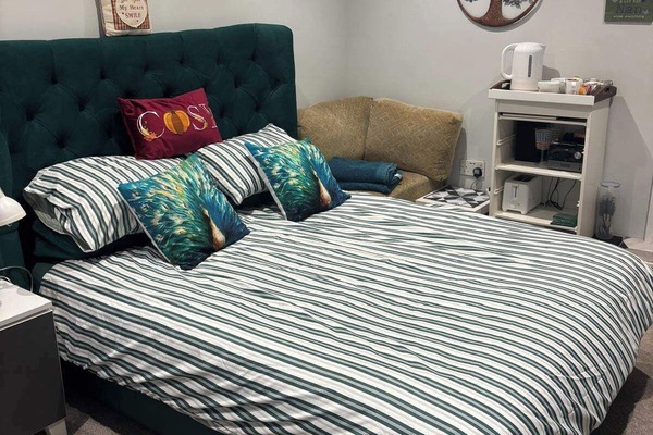 Iron/ironing board, free WiFi, bed sheets
