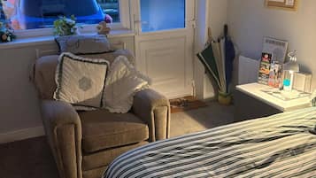 Iron/ironing board, free WiFi, bed sheets