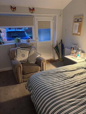 Iron/ironing board, WiFi (free), bed sheets - Studio/near Beach/garden/parking/petsok (Sunderland)