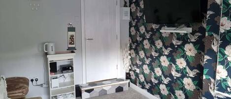 Studio | Living area | TV