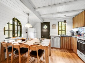 Refrigerador, lavavajillas, utensilios de cocina