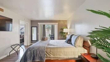 1 bedroom, desk, iron/ironing board, WiFi