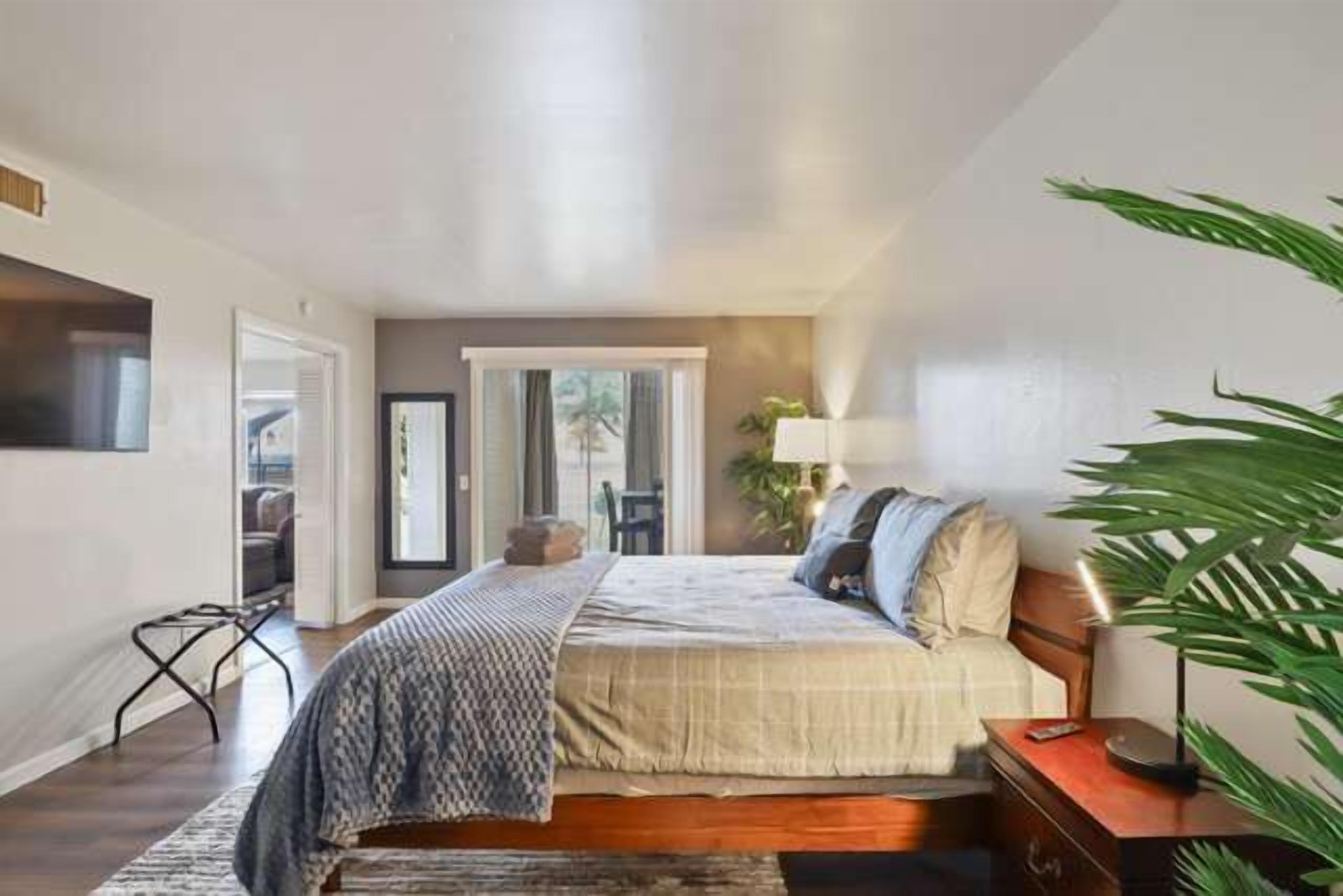 1 bedroom, desk, iron/ironing board, WiFi