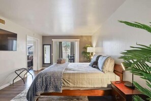 1 bedroom, desk, iron/ironing board, WiFi