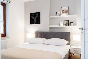 Appartamento, balcone, vista città | 1 camera, ferro/asse da stiro, culle/letti per bambini (a pagamento)