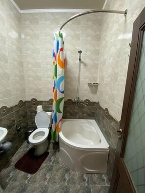 Quarto solteiro standard | Escrivaninha, ferros/tábuas de passar roupa, Wi-Fi de cortesia