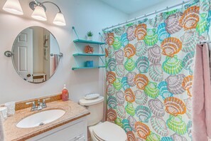 House (3 Bedrooms) | Interior - Cozy North Myrtle Beach Home: 3 Blocks to Ocean! (North Myrtle Beach)