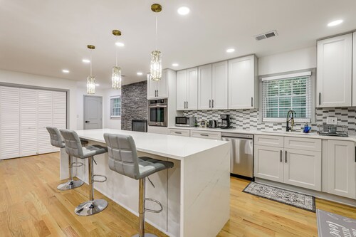 2 Mi to Truist Park: Marietta Home w/ Pool Table