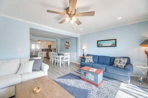 Apartment (4 Bedrooms) | Interior - Steps to Ocean: Colorful Abode in Fenwick Island (Fenwick Island)