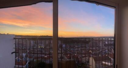 Charming Single or Twin Room with Balcony and sublime View of the Tagus