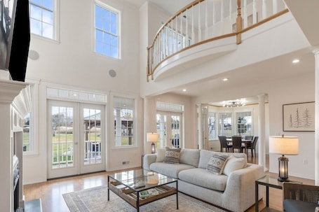 Smart TV, fireplace. * *Mountain View Ranch* *