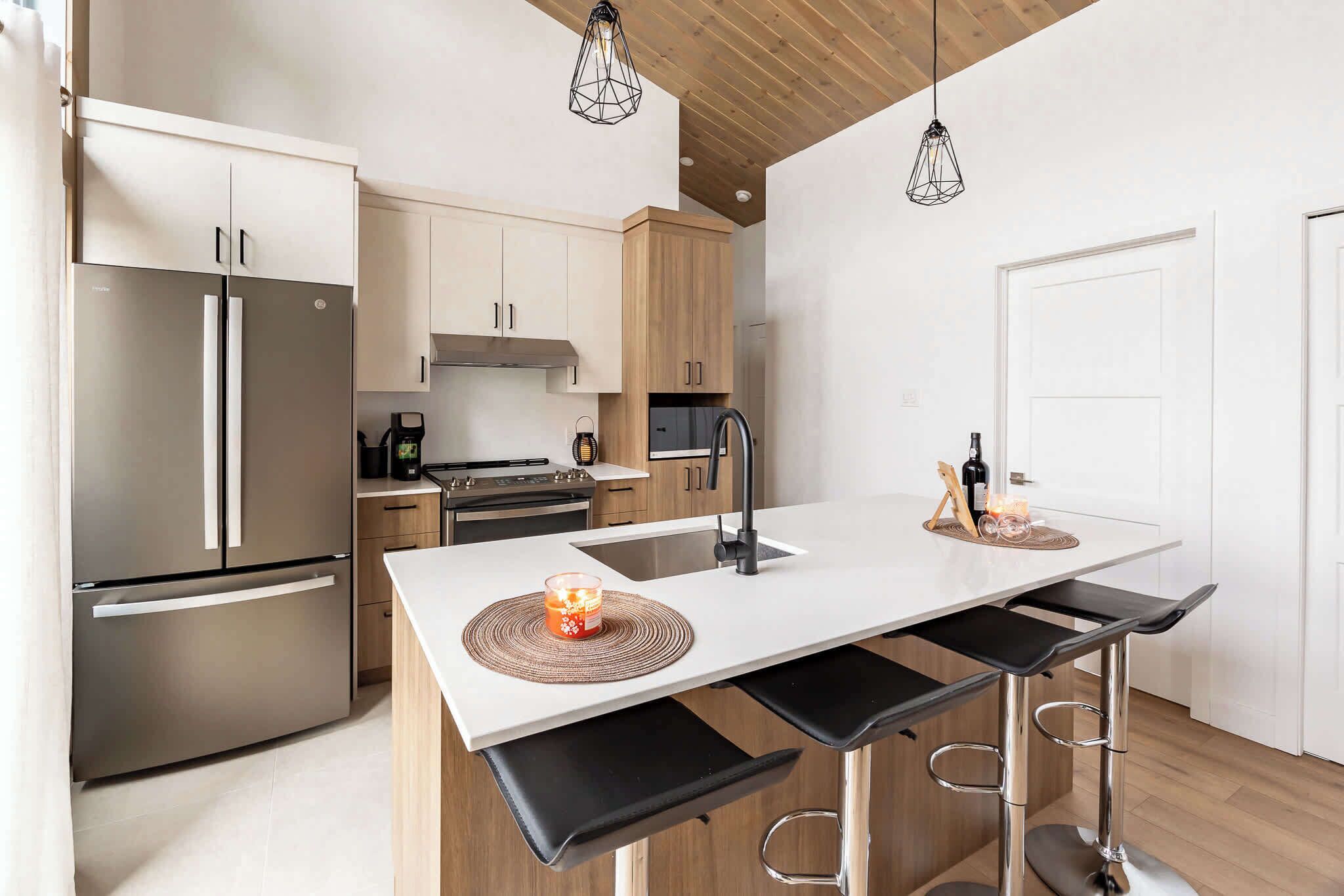 Kylskåp, mikrovågsugn, ugn och diskmaskin